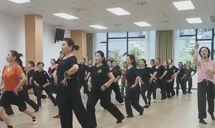 �����������,�����չ�Ⱥ��